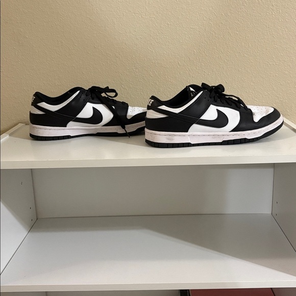 Nike Classic Black and White Low-Tops - Picture 1 of 7